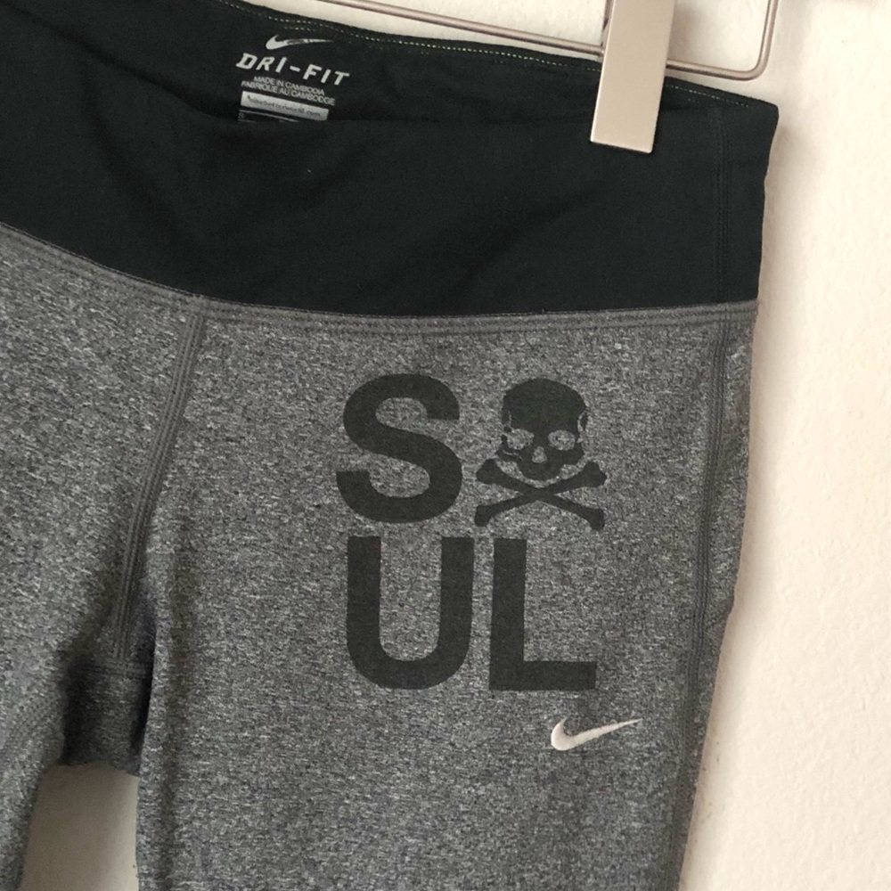 \Nike\• Dri-Fit Soul Cycle Cropped Leggings - Picture 2 of 16